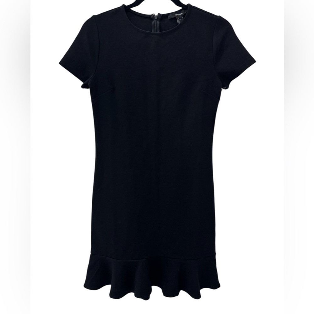 ✨ CLEAR OUT SALE ✨ NWT Forever 21 Black Short Sleeve Dress with Ruffle Hem